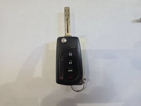 Used 2020 Toyota Camry SE FWD image 29