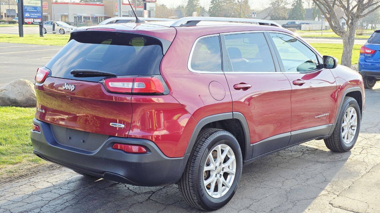 Used 2015 Jeep Cherokee Latitude w/ Cold Weather Group AWD/4WD image 7