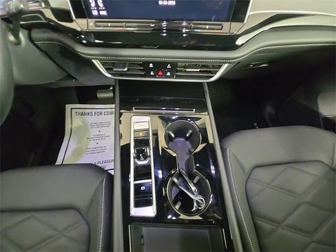 Used 2024 Volkswagen Atlas Cross Sport SE image 11