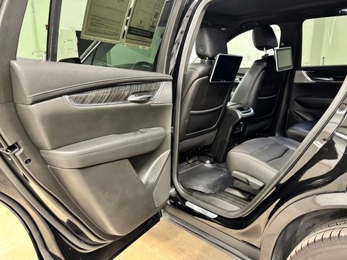 Used 2022 Cadillac XT6 Premium Luxury FWD image 19