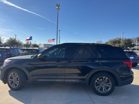 Used 2021 Ford Explorer XLT w/ Equipment Group 202A image 5