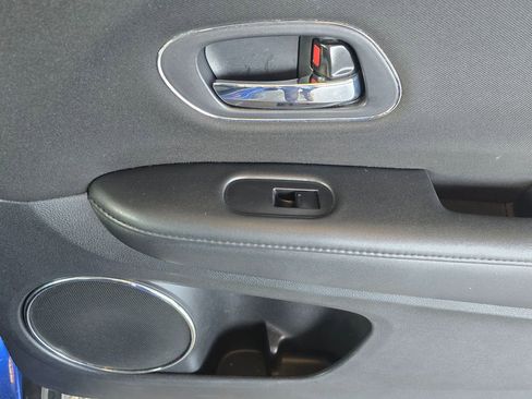 Used 2018 Honda HR-V EX image 37