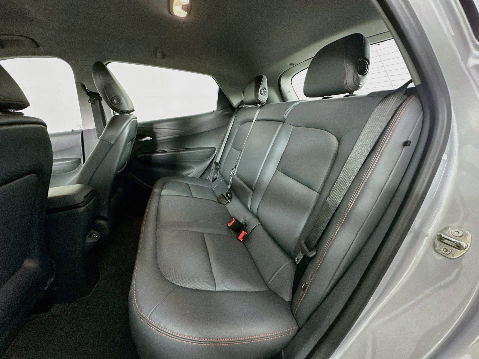Used 2019 Chevrolet Bolt Premier w/ Infotainment Package FWD image 25