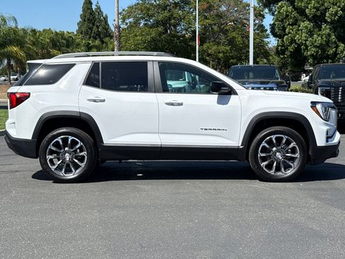 New 2026 GMC Terrain Elevation w/ Elevation Premium Package AWD/4WD image 3