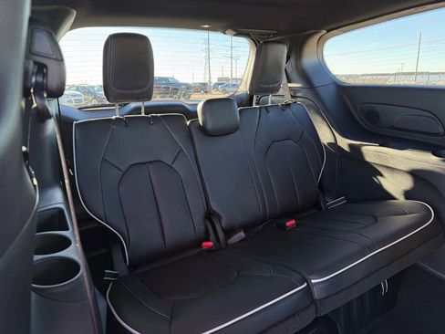 New 2026 Chrysler Pacifica Limited image 38