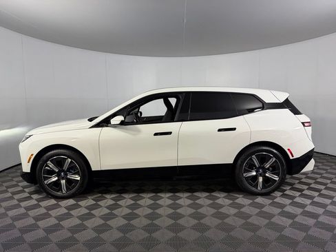 Used 2023 BMW iX xDrive50 w/ Sport Package AWD/4WD image 9