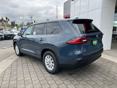 New 2026 Toyota Grand Highlander AWD image 3