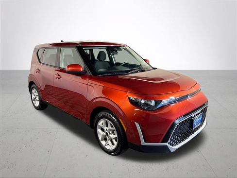 Used 2025 Kia Soul LX w/ LX Technology Package FWD image 4