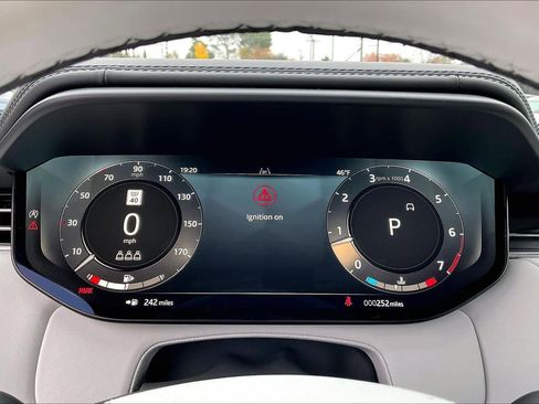 Used 2025 Land Rover Range Rover Sport Dynamic SE image 23