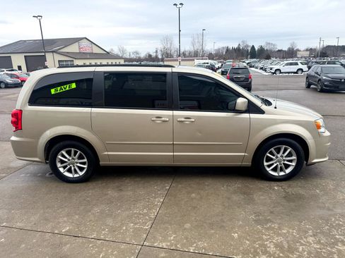 Used 2014 Dodge Grand Caravan SXT image 4