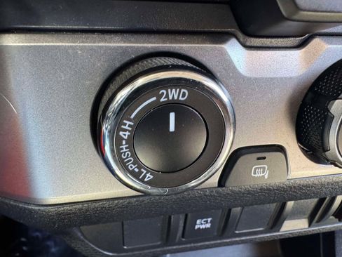 Certified 2022 Toyota Tacoma SR w/ SX Package AWD/4WD image 31
