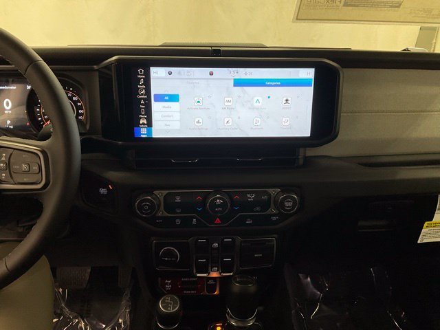 New 2026 Jeep Gladiator Sport AWD/4WD image 17