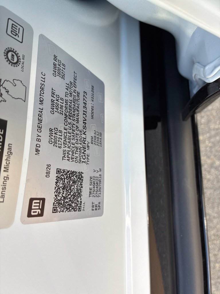 New 2027 Chevrolet Traverse RS w/ LPO, Floor Liner Package FWD image 37