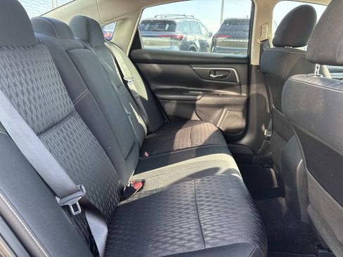 Used 2018 Nissan Altima 2.5 SV image 9