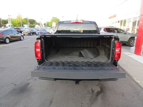 Used 2021 Chevrolet Colorado LT w/ Redline Special Edition AWD/4WD image 21