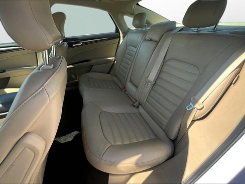 Used 2016 Ford Fusion SE w/ Equipment Group 202A image 18