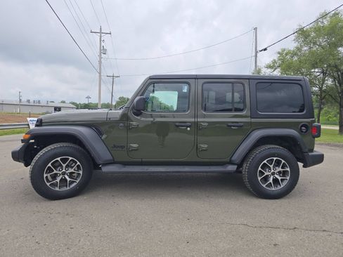 Used 2024 Jeep Wrangler Unlimited Sport AWD/4WD image 10