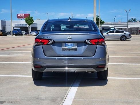 Used 2025 Nissan Versa SV image 6