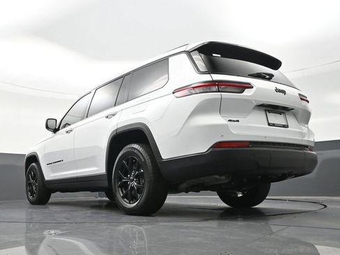 Used 2024 Jeep Grand Cherokee L Altitude AWD/4WD image 30
