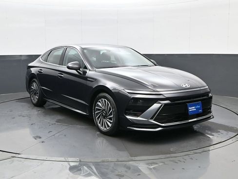 Certified 2025 Hyundai Sonata SEL image 3