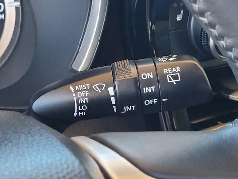 Used 2023 Toyota Highlander XLE AWD/4WD image 32
