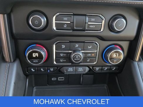 Used 2023 Chevrolet Suburban High Country w/ Advanced Technology Package AWD/4WD image 18