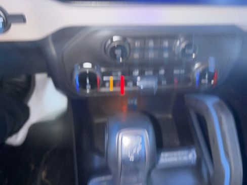 Used 2022 Ford Bronco Wildtrak image 12