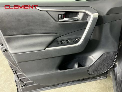 Used 2019 Toyota RAV4 XLE w/ Convenience Package FWD image 26