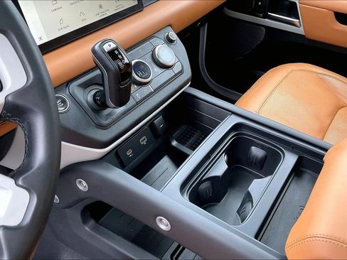Used 2023 Land Rover Defender 110 SE image 18