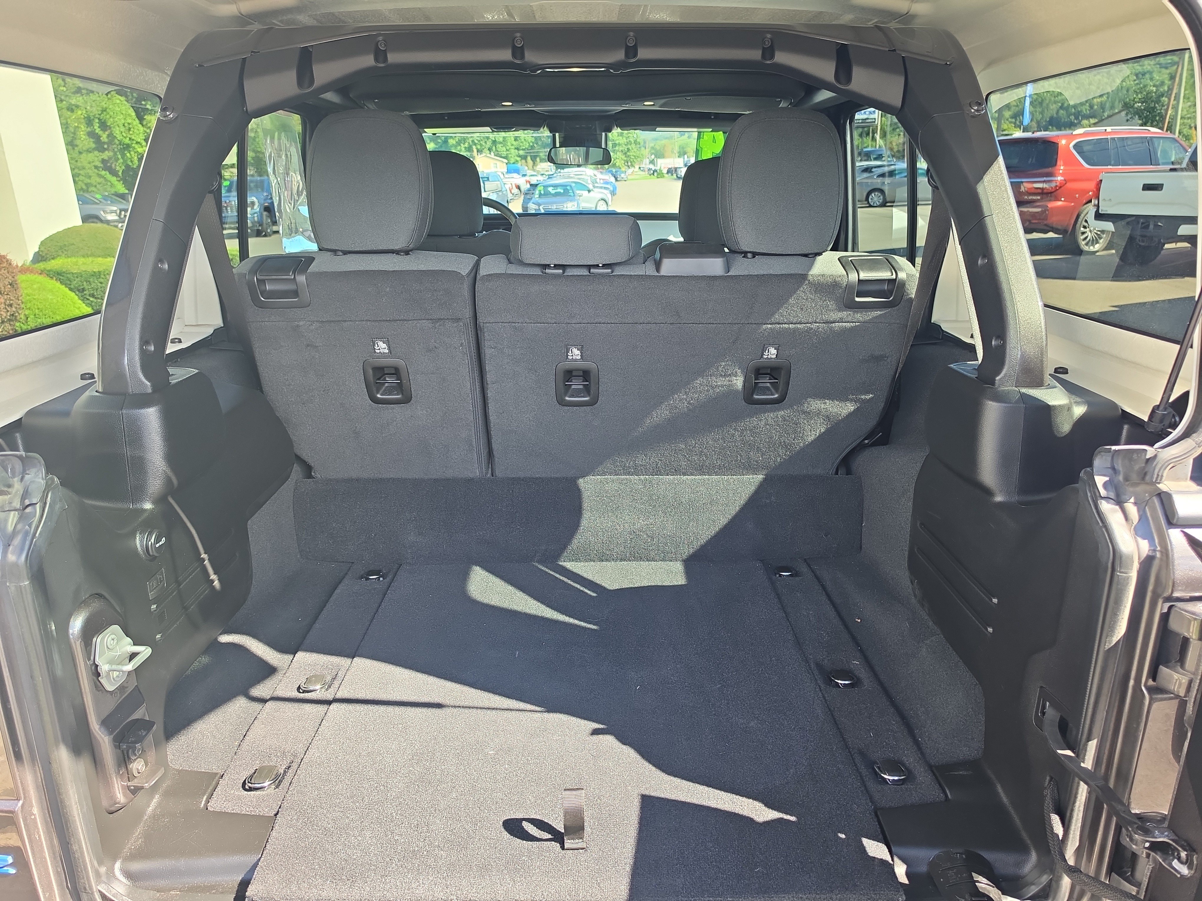 Used 2024 Jeep Wrangler Unlimited w/ Convenience Group AWD/4WD image 5
