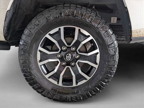 Used 2017 Toyota Tacoma SR image 20