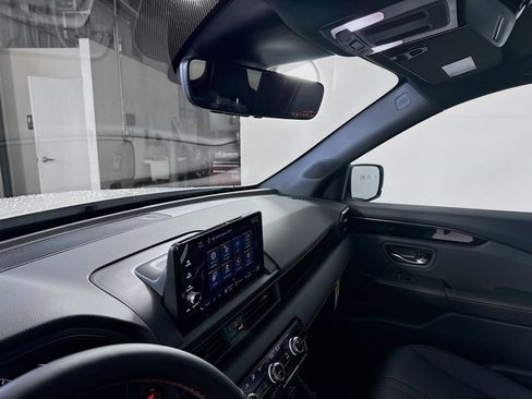 Used 2025 Honda Pilot TrailSport image 21