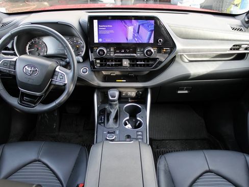Used 2023 Toyota Highlander XSE image 14