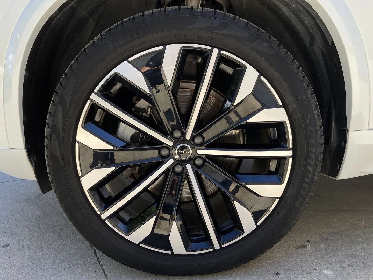 Used 2025 Volvo XC90 B6 Plus AWD/4WD image 8