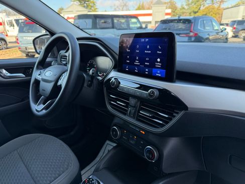 Used 2021 Ford Escape SE image 23