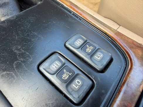 Used 2002 Toyota Land Cruiser image 16