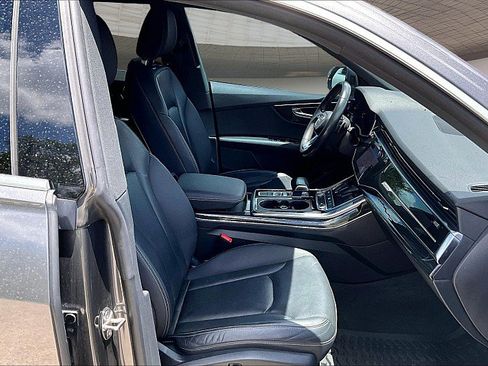 Used 2019 Audi Q8 Premium Plus w/ Premium Plus AWD/4WD image 6