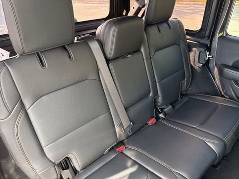 Used 2024 Jeep Wrangler Sahara image 27
