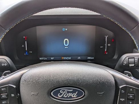 Used 2025 Ford Maverick Lobo AWD/4WD image 21