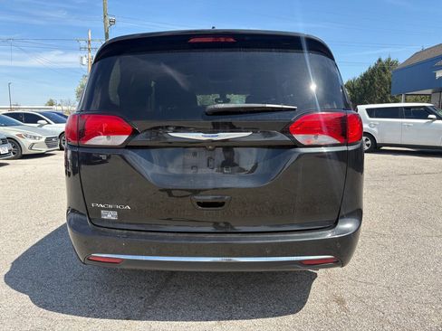 Used 2018 Chrysler Pacifica Touring Plus FWD image 5