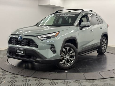 Used 2022 Toyota RAV4 XLE Premium AWD/4WD image 3