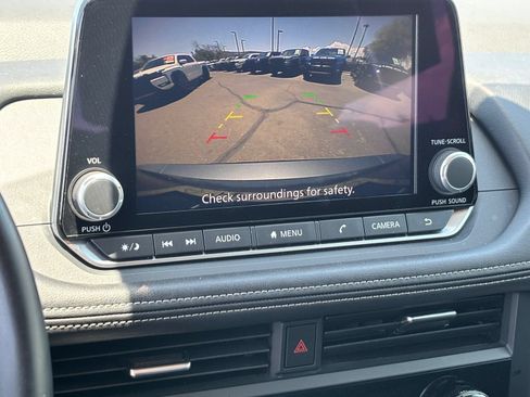 Used 2025 Nissan Rogue SV FWD image 25