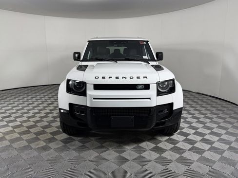 Used 2024 Land Rover Defender 130 X-Dynamic SE image 9