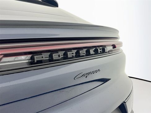 Certified 2026 Porsche Cayenne Coupe image 31