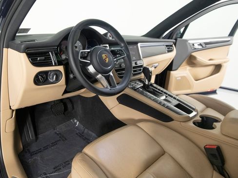 Certified 2021 Porsche Macan S AWD/4WD image 4