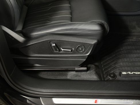 Used 2023 Audi e-tron Chronos w/ Chronos Package image 12