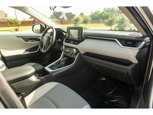 Used 2022 Toyota RAV4 XLE Premium AWD/4WD image 18