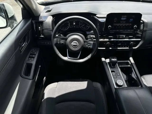 Certified 2025 Nissan Pathfinder SV AWD/4WD image 15