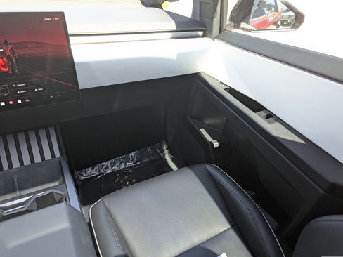 Used 2024 Tesla Cybertruck AWD Crew Cab image 16