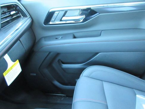 New 2026 Chevrolet Suburban RST w/ Comfort Package AWD/4WD image 37